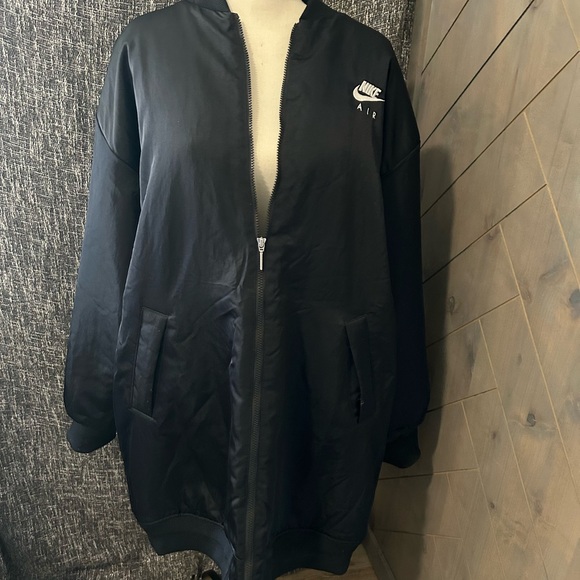 Almost new 2022 Nike oversized long coat; perfect condition, nonsmoking - Picture 1 of 8